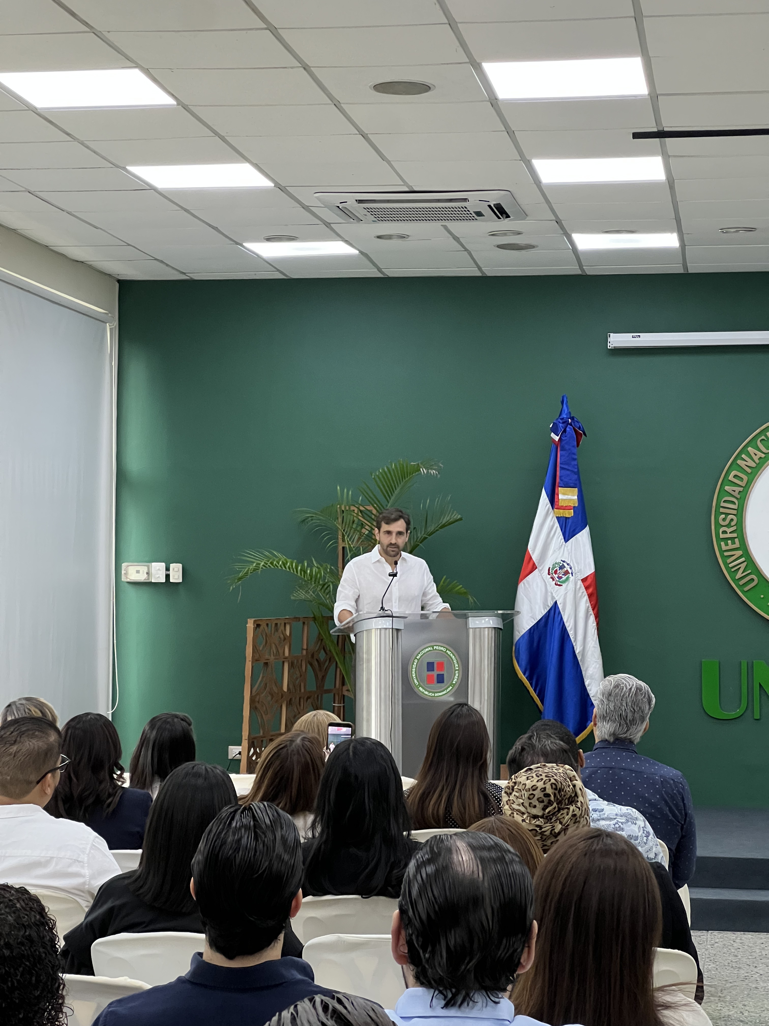 Expositor en evento de la comunidad TUR